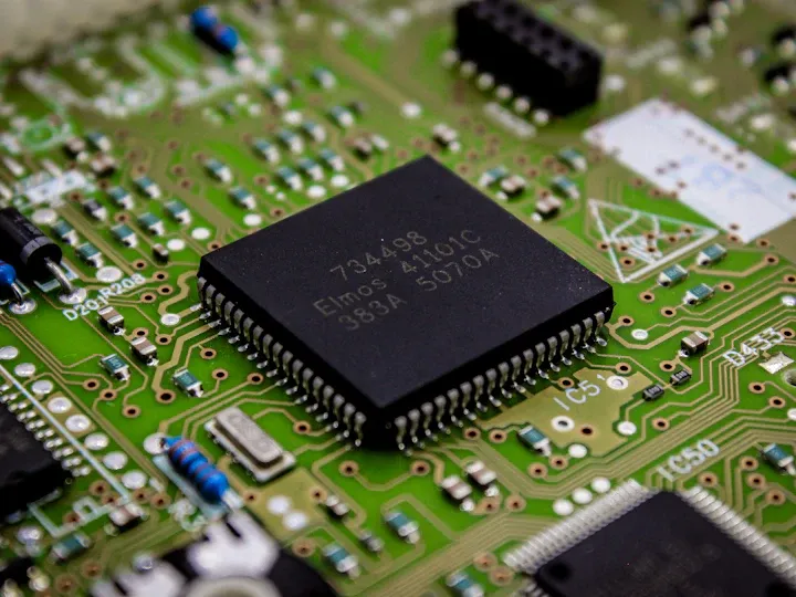 Integrated circuit chip on a circuit board